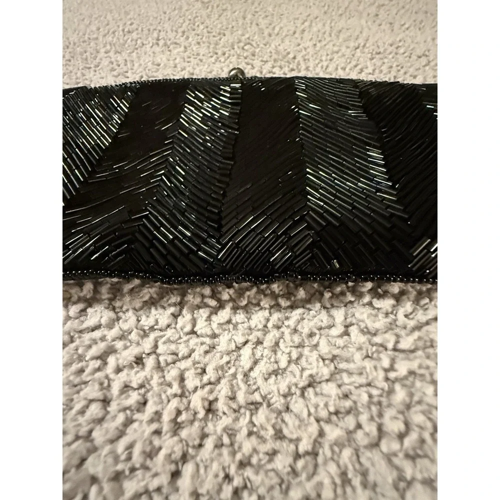 THE LIMITED Beautiful Beaded Clutch Wristlet Purse Kiss Lock Wedding Formals